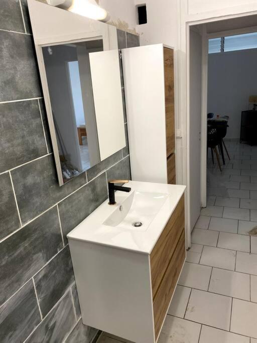 Appartement Moderne, 2 Chambres, Proche Aeroport • Chu • Port Les Abymes Exterior foto
